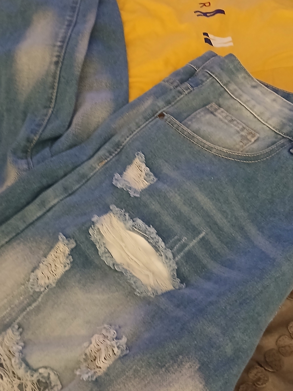 Streetwear Outfit Bundle – Yellow Jordan Tee (M) & Ripped Acid Wash Jeans